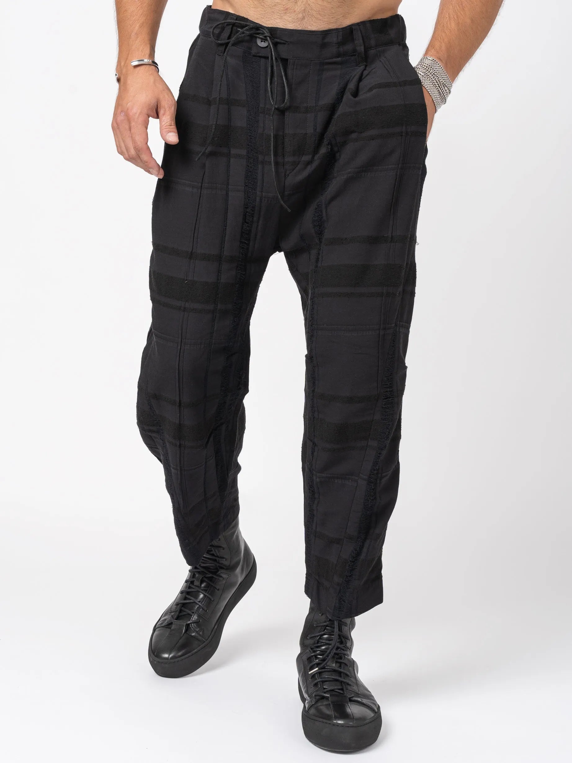 D.HYGEN Crack Random Stripe Cropped Pants