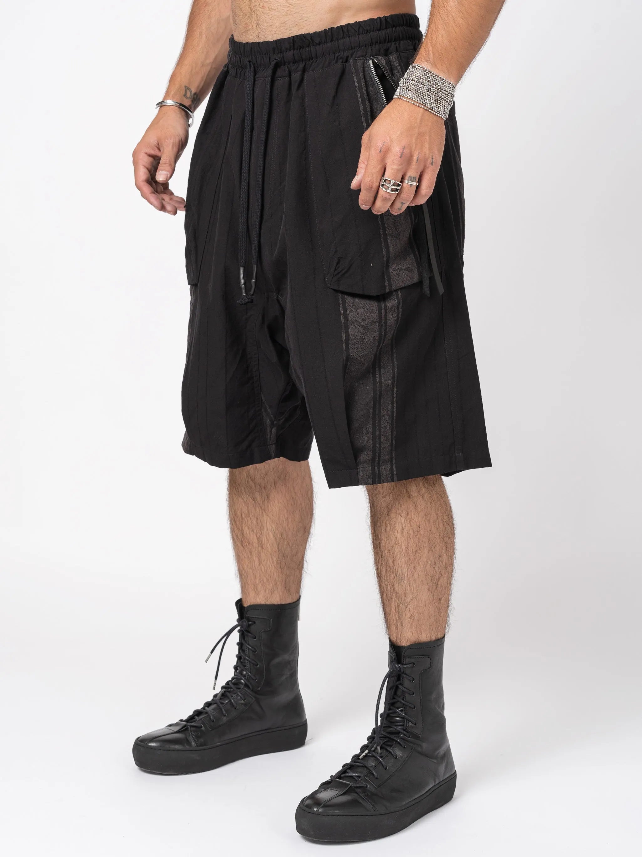 D.HYGEN Crack Random Stripe Jacquard Baggy Shorts